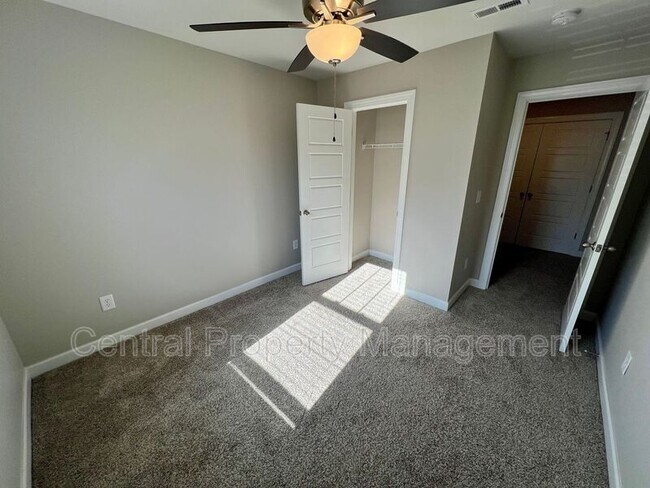 Building Photo - 613 Reese Ln