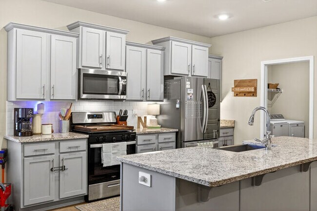Building Photo - 8009 Crawford Dr