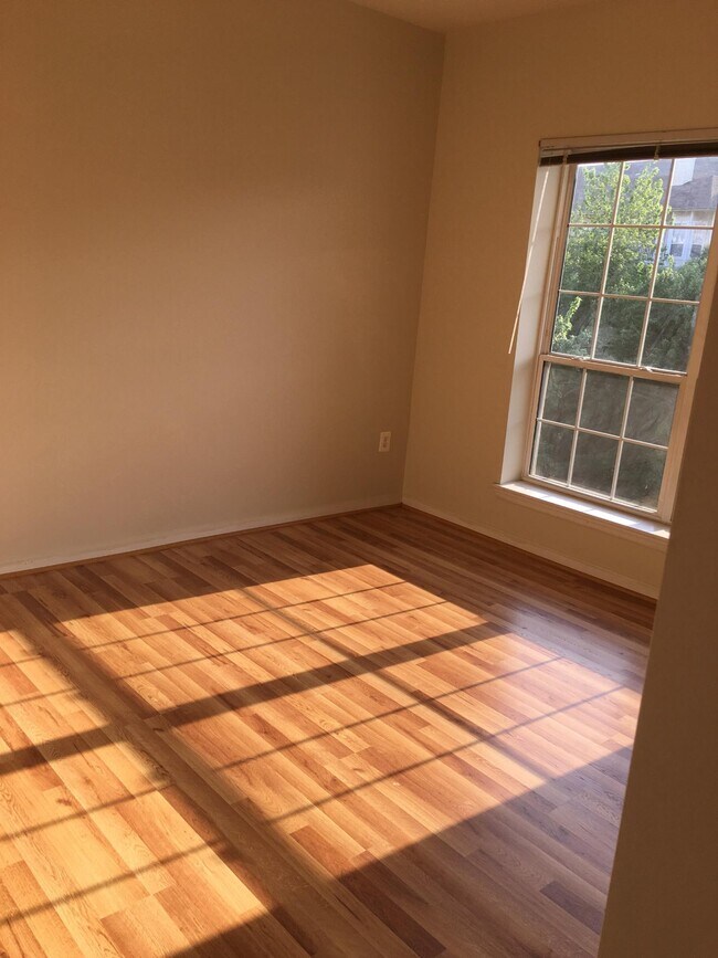 Building Photo - 4551 Strutfield Ln