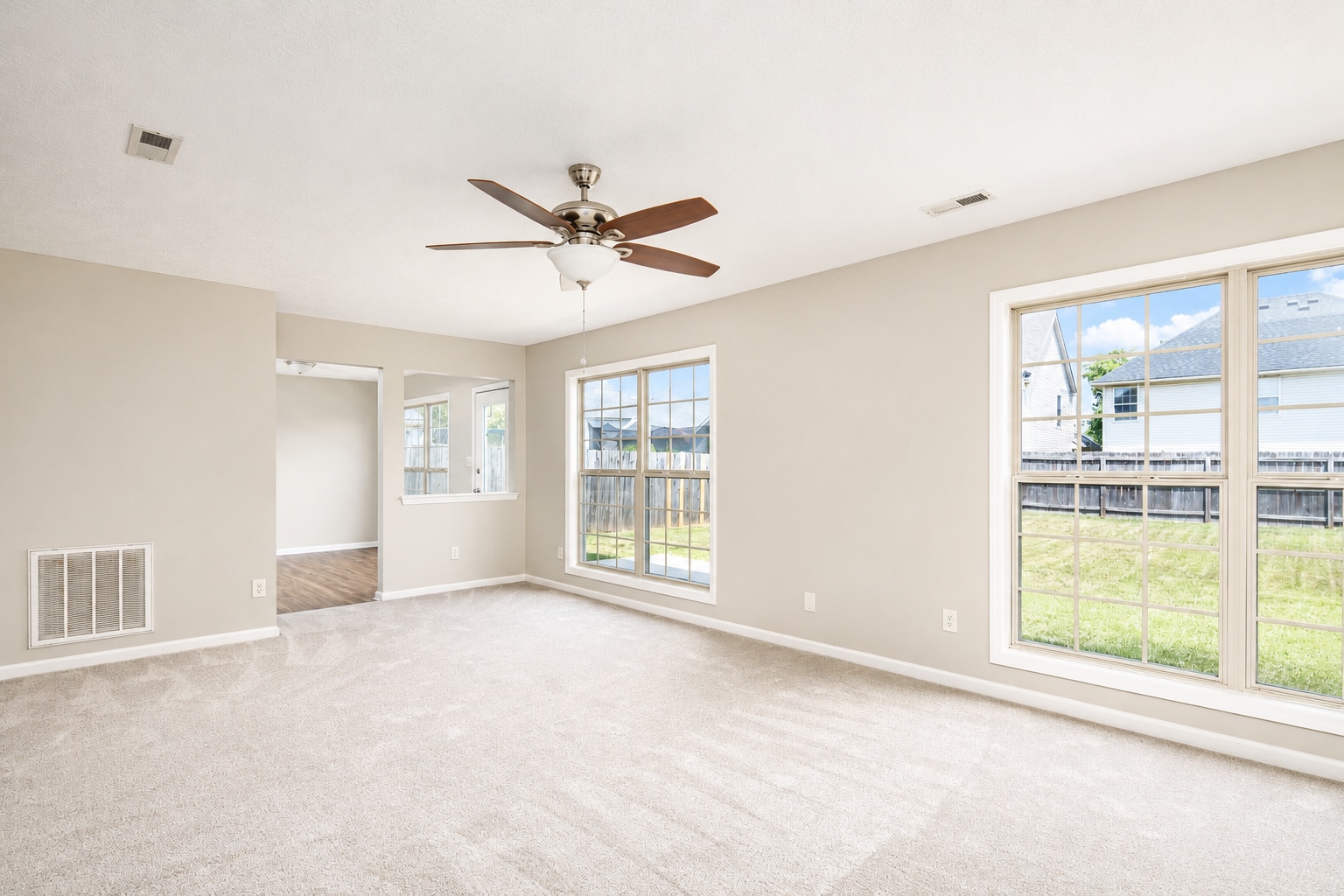 Building Photo - 565 Wellington Gardens Dr