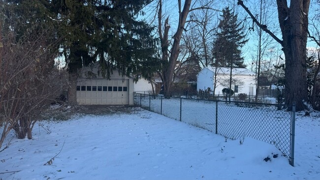 Building Photo - 3 bd 1.5 bath downtown Willoughby