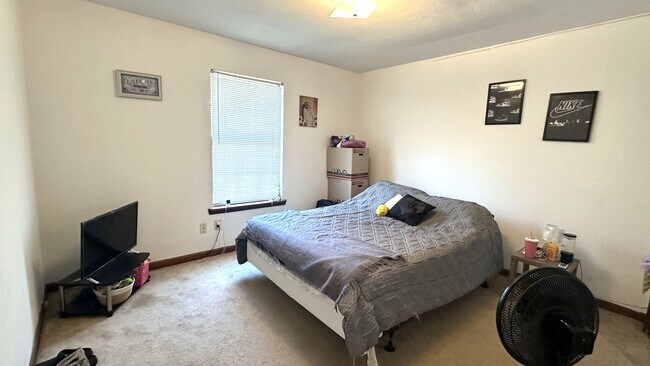 Building Photo - NORTHEAST HIDDEN GEM! 2/1 Townhome w/ Fenc...
