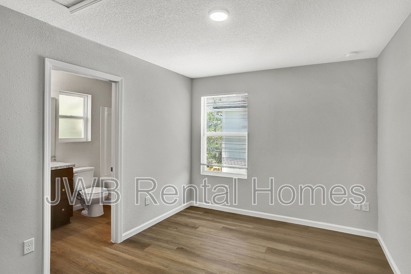Building Photo - 627 Blodgetts Ln