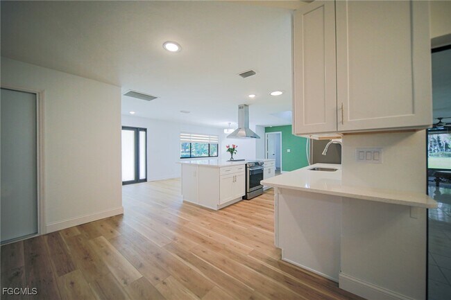 Building Photo - 1250 Riverbend Dr