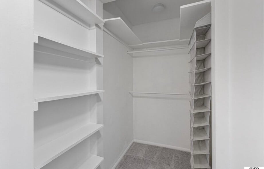 Building Photo - 12727 Woodcrest Plz