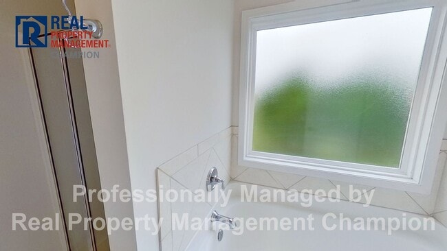 Building Photo - Welcoming Home in Courtney Pines w/Fenced Yard