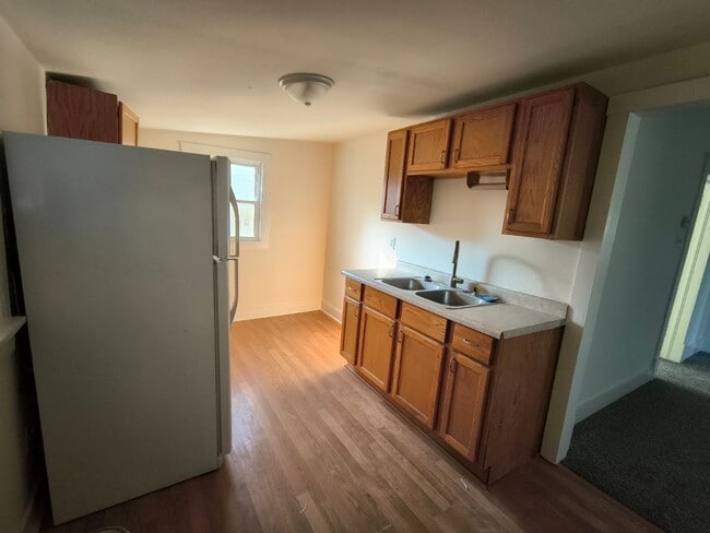Building Photo - Coming soon! 2 Bed 1 Bath in Cozy Central ...