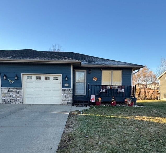 Twin Home with Single car garage - 4727 W Antelope Dr