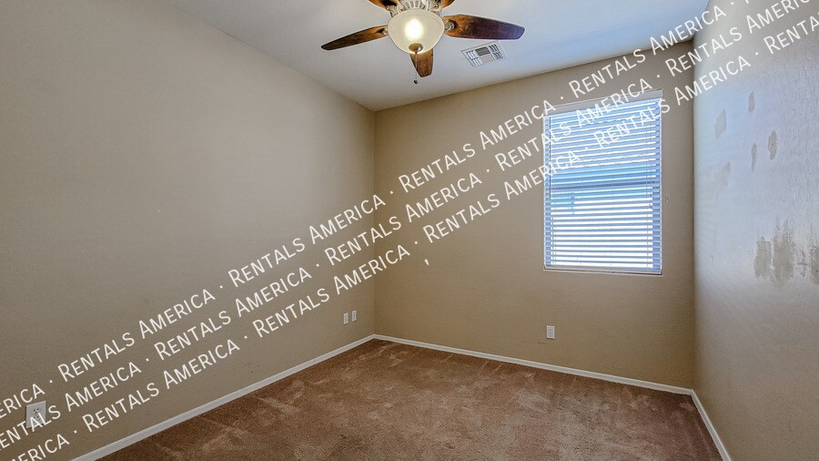 Building Photo - 12512 W Glenrosa Dr