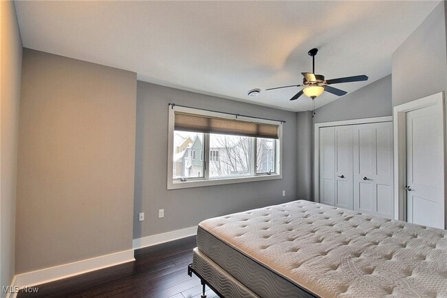 Building Photo - 2239 City View Dr