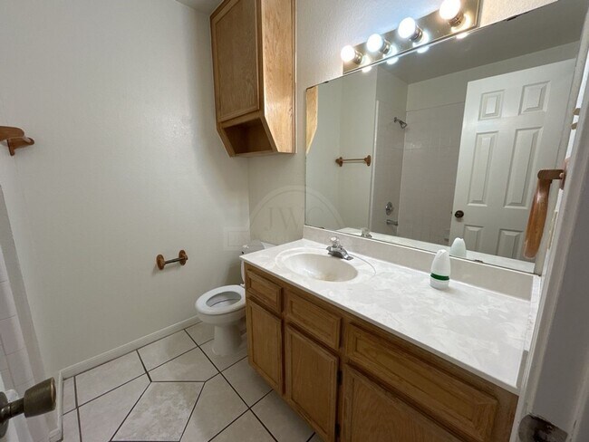 Building Photo - 3820 Water Oak Dr