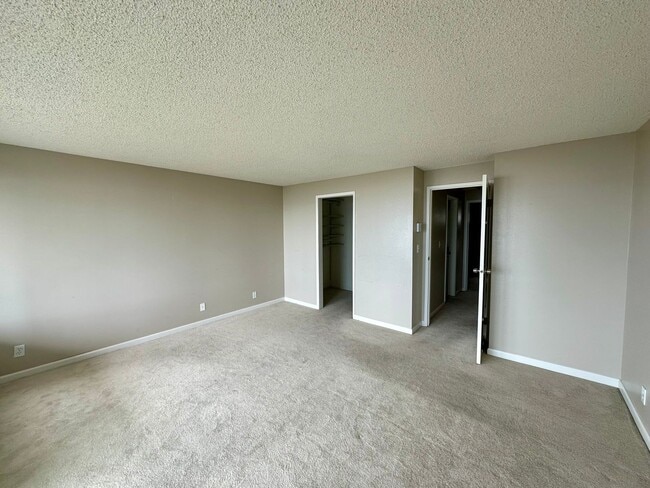 Building Photo - 600 S State St