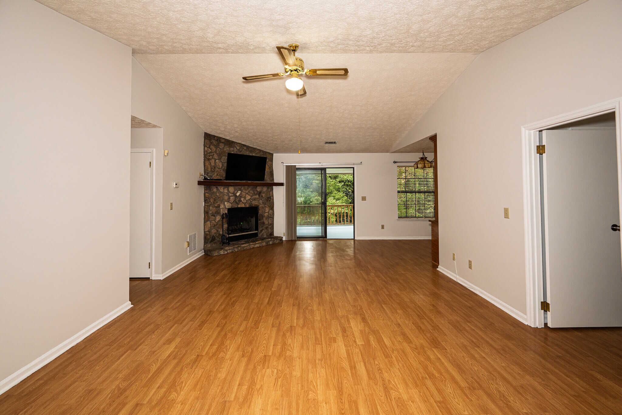Building Photo - 2655 Merry Rd