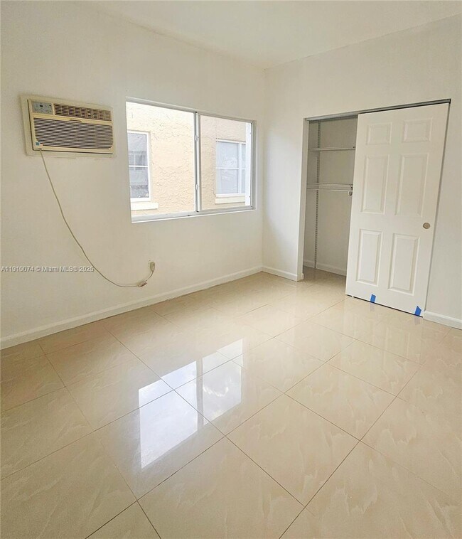 Building Photo - 977 SW 5th St