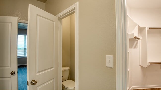 Building Photo - Spacious Single-Family Home Available Now!