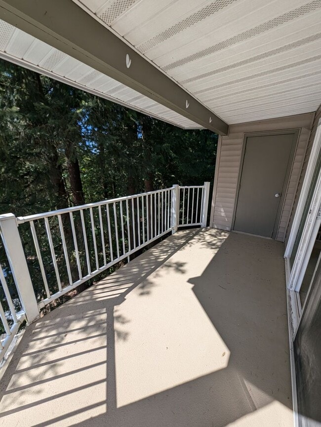 Building Photo - High End 3 Br Condo off of Bothell-Everett...