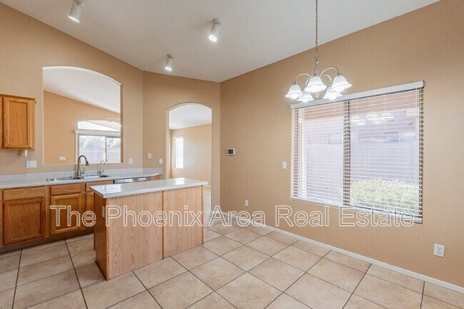 Building Photo - 1261 N Balboa Dr