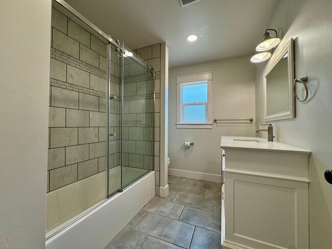 Building Photo - 5780 Stanley Dr