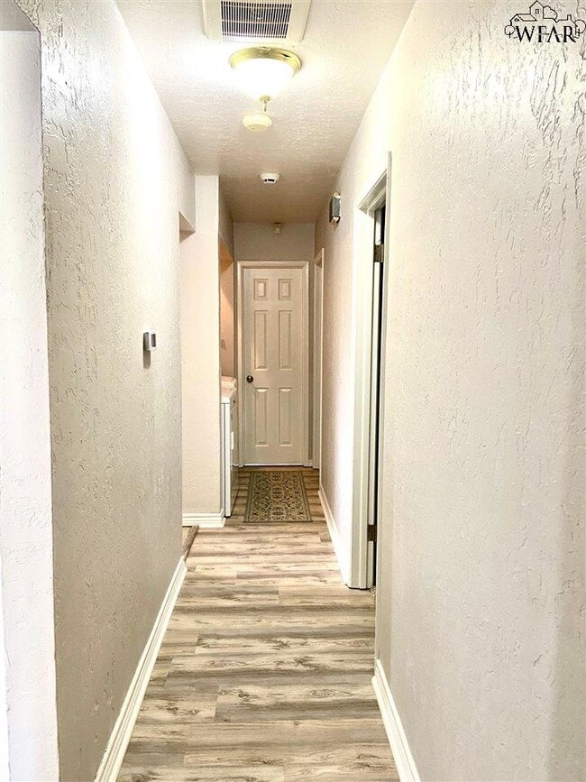 Building Photo - 1601 Deer Park Way