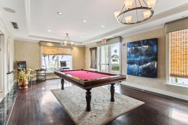 Building Photo - 806 E Windward Way