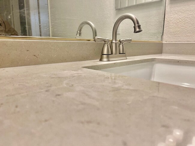 Building Photo - Fully Renovated 3-Bedroom Townhome in Gate...