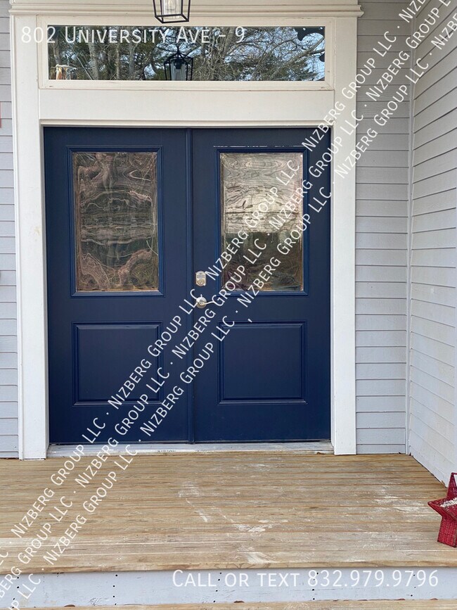 Building Photo - 802 University Ave