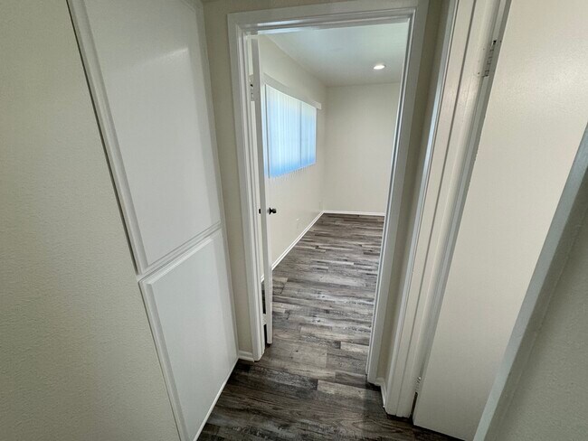 Building Photo - 5382 Circle Dr