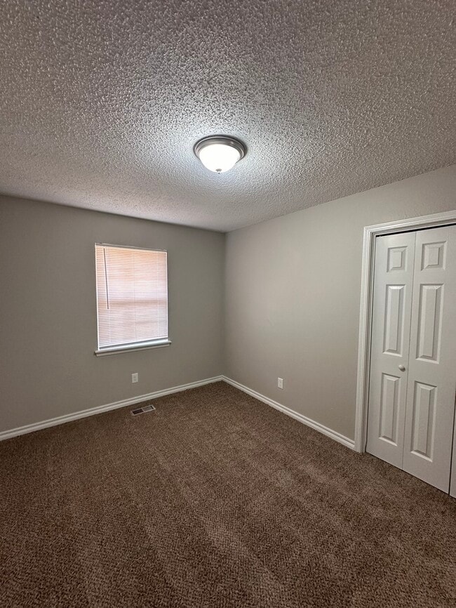 Building Photo - 4700 Clendon Way