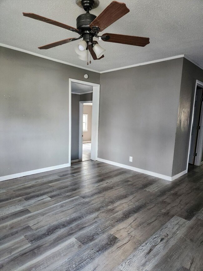 Building Photo - 4-Bedroom/1 Bath Home for Rent – $1,200/month – Columbus, KS