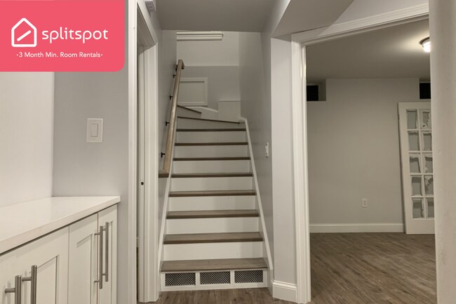 Building Photo - Private room in 3 bedroom Boston Apartment...