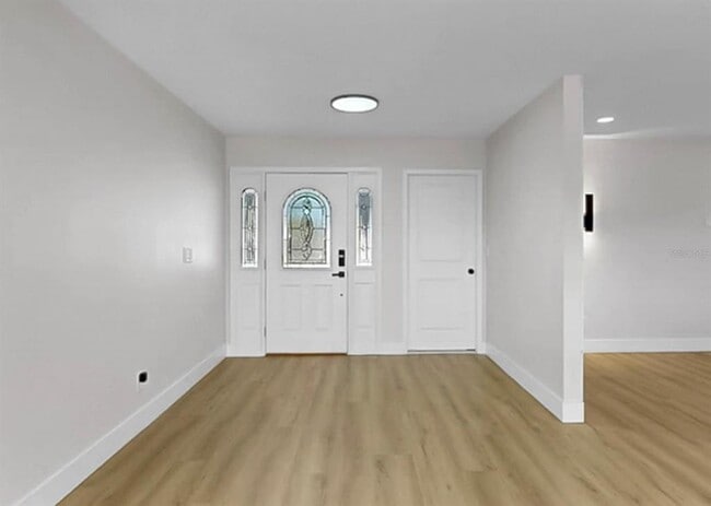 Building Photo - 6511 Santiago Ct