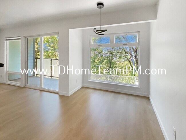 Building Photo - "Chic 2-Bed Condo with Scenic Views & Gran...