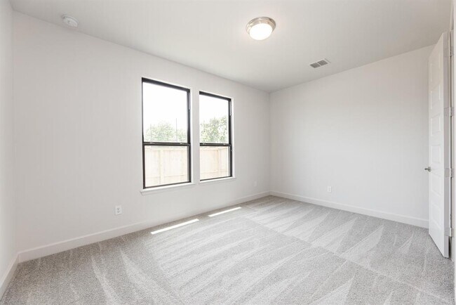 Building Photo - 10902 Overlook Pt Dr