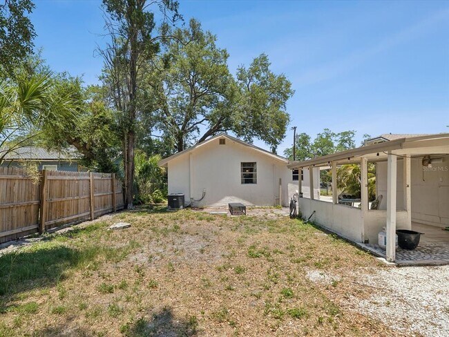 Building Photo - 106 W Louisiana Ave