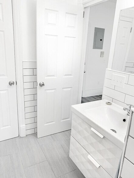 Building Photo - 206 W 138th St