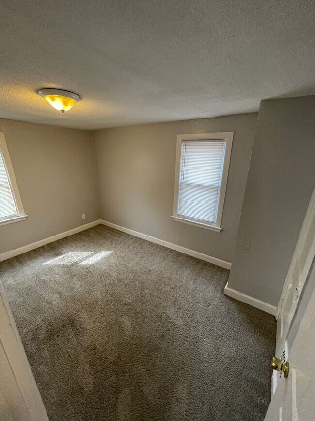 Building Photo - SECTION 8 ONLY! INSPECTION READY 3-BEDROOM...