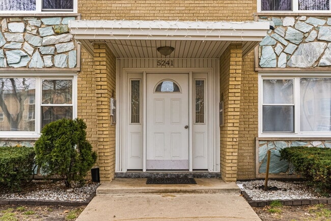 Building Photo - 5241 N Reserve Ave