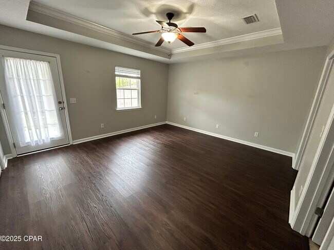 Building Photo - 810 E 24th St