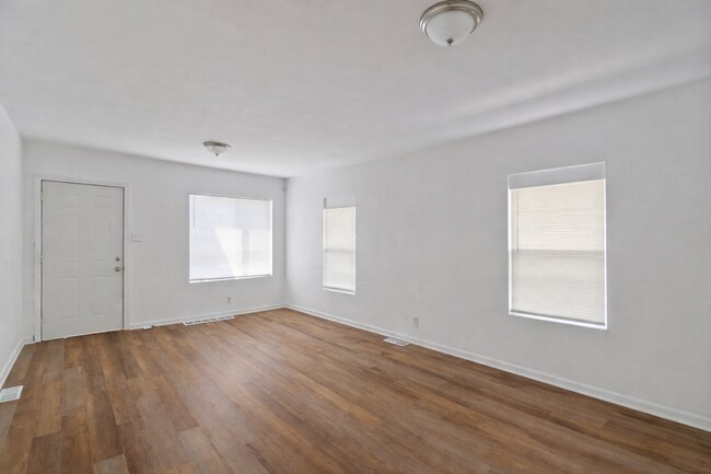 Building Photo - Charming 3BR/1B Single-Family Home