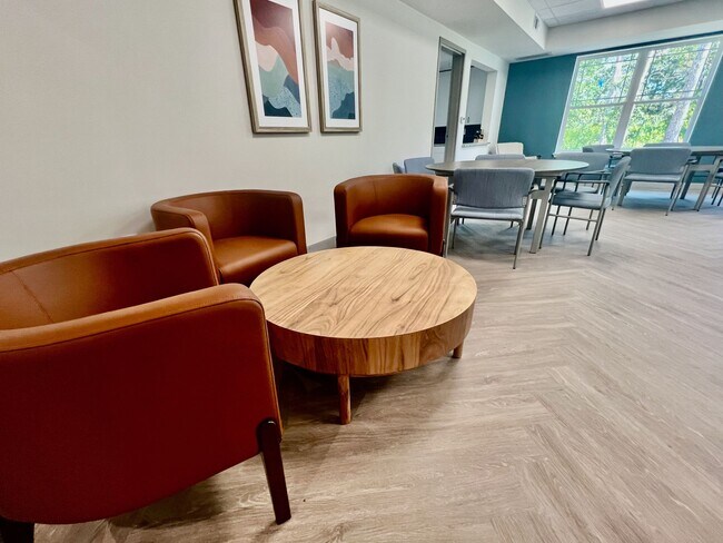 Building Photo - Beacon Landing - Brand New! 2bd, 2ba, private extra large screened porch and elevator!