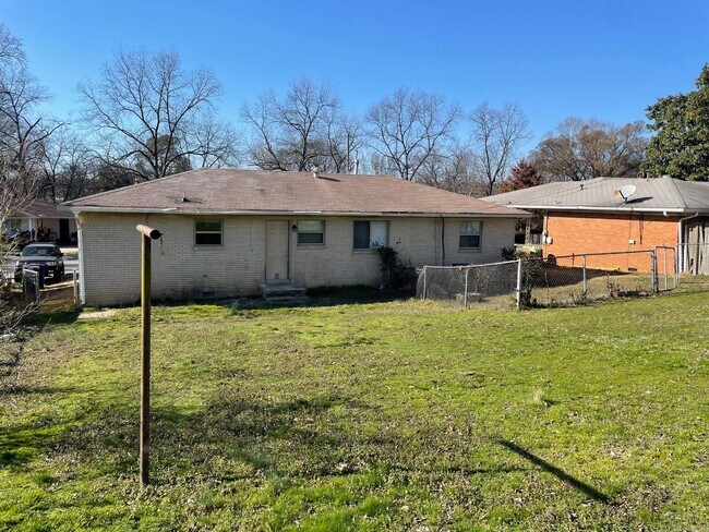Building Photo - 3902 Mellene Dr