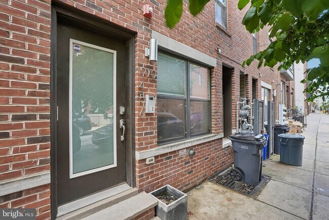 Building Photo - 970 N Marshall St