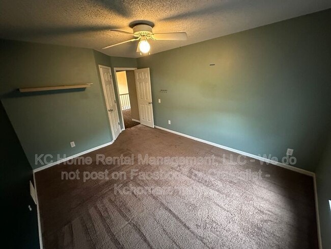 Building Photo - 9305 N Charlotte Ct