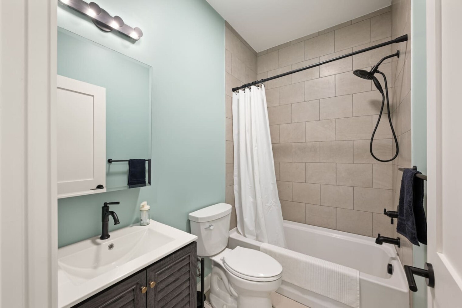 Building Photo - 1918 Vine St