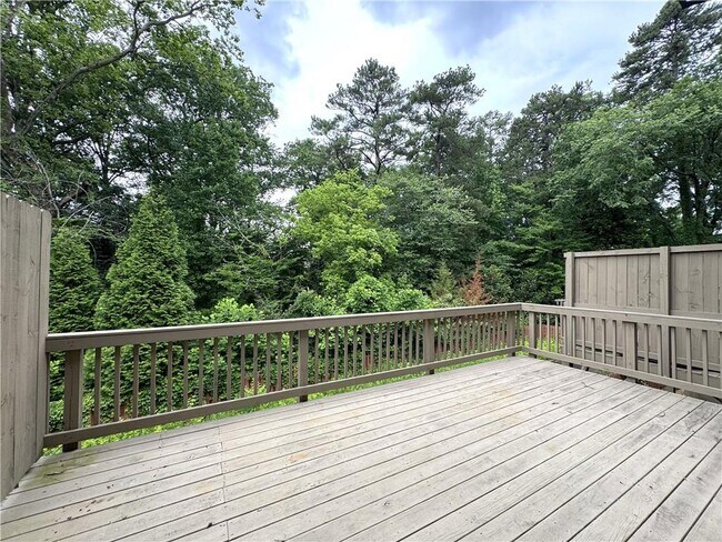 Building Photo - 1468 Edgebrook Ct NE