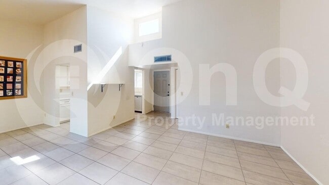 Building Photo - 3402 N Richland Dr