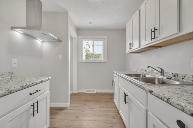 Building Photo - 30030 Vineyard Rd