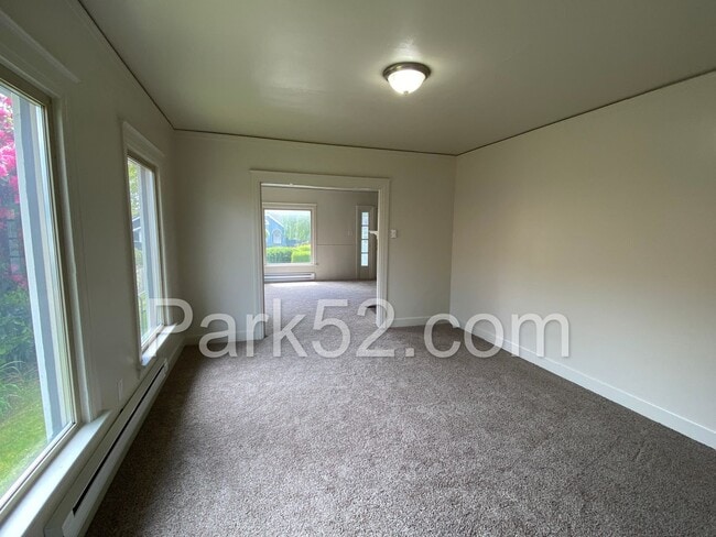 Building Photo - Beautiful 4 Bedroom in North Tacoma!