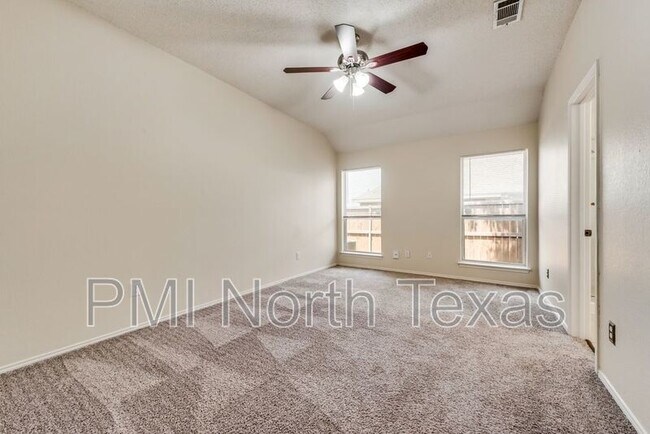 Building Photo - 8101 Hyde Park Dr