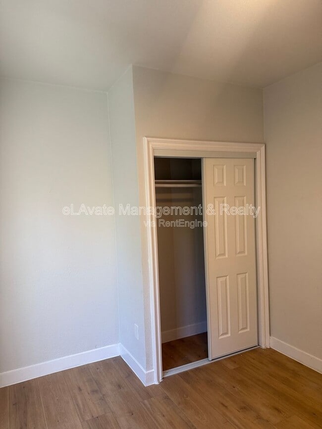 Building Photo - 1607 W 49th St